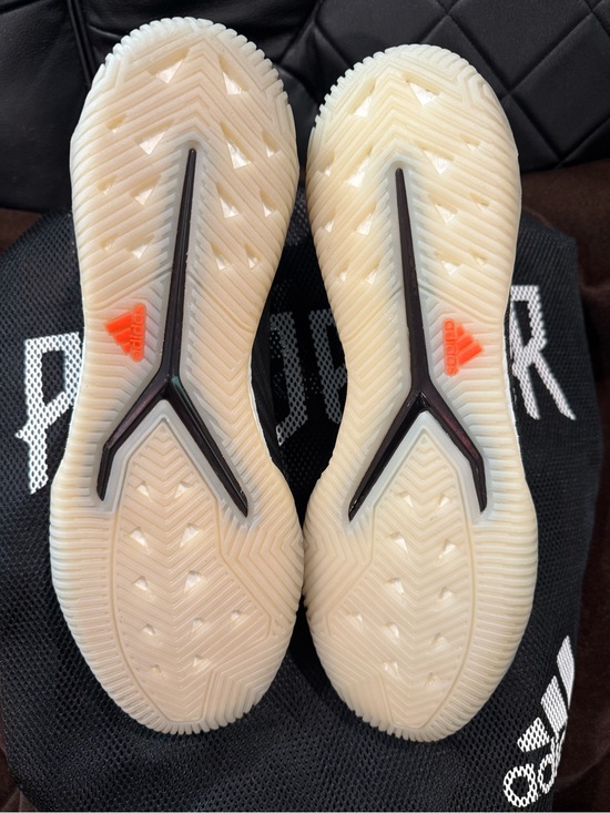 Athletic_Shoes